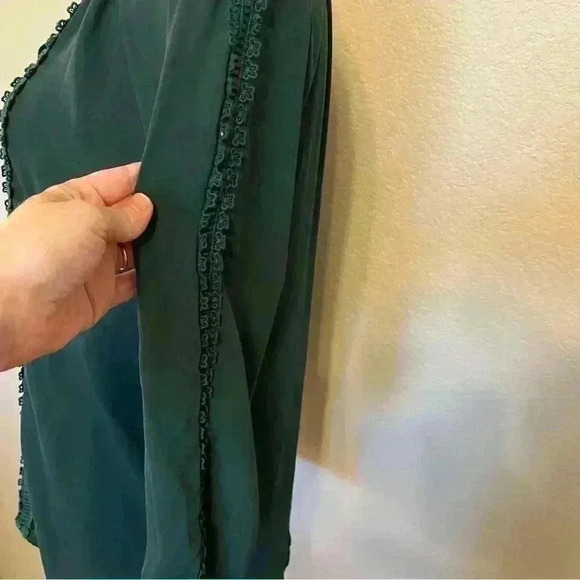 41 Hawthorn dark green v neck long sleeve blouse size small with lace details - Picture 4 of 12
